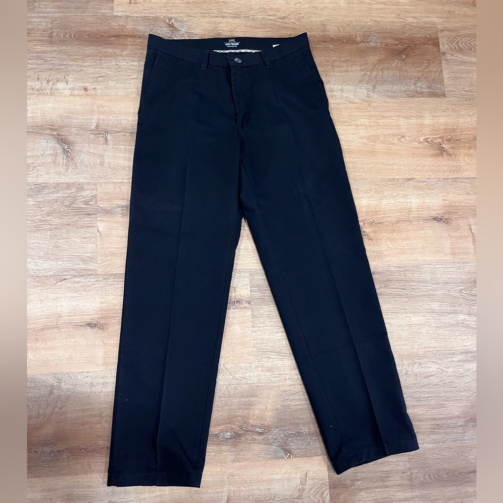 Lee men's total freedom relaxed fit pants